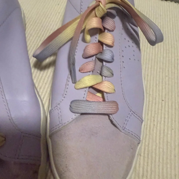 Sam Edelman White Sneakers with Comfort Fit and Sleek Design - Picture 7 of 8